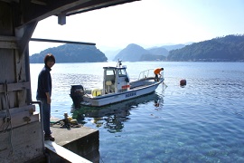 海辺のガレージ舟屋から