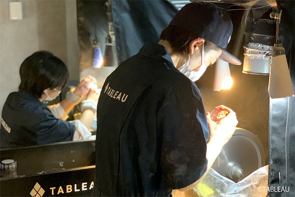 ガラスを削り、自分を磨く 未経験から歩みはじめる 切子職人への道