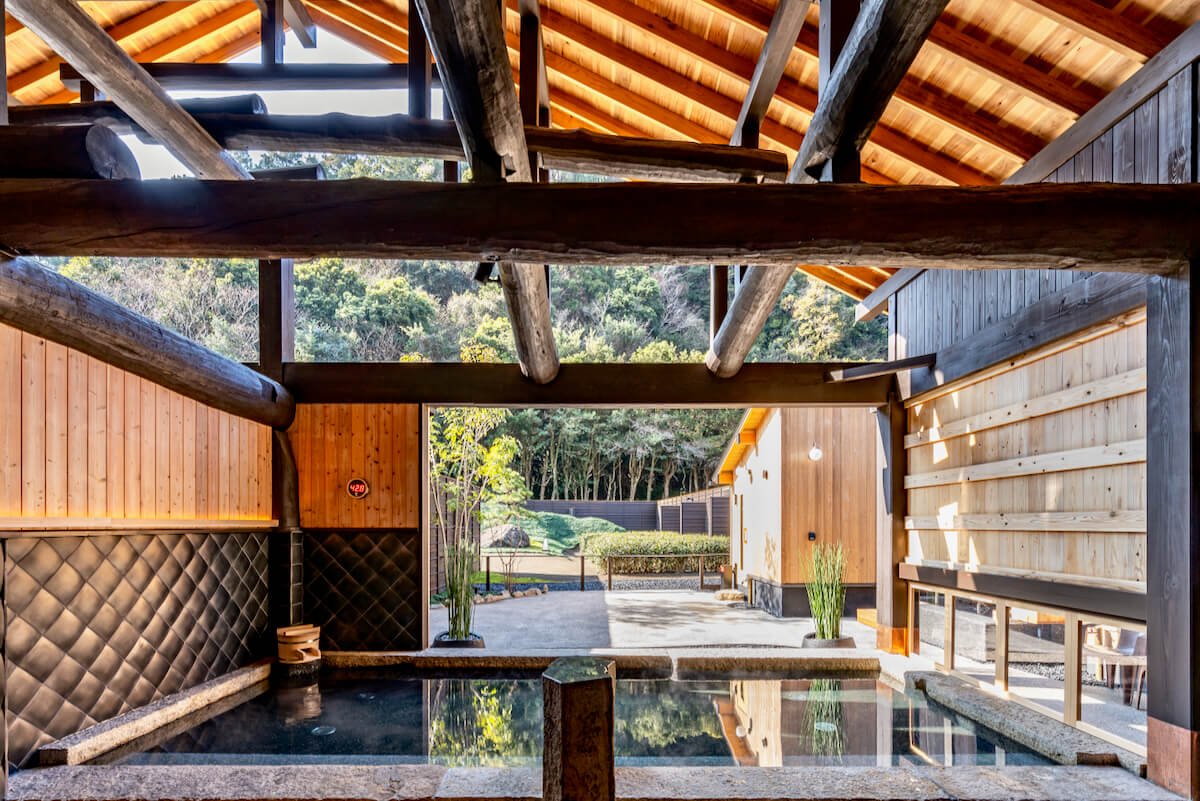 お風呂とサウナで 工芸の村を沸かす 自由に遊ぶ、番台さん